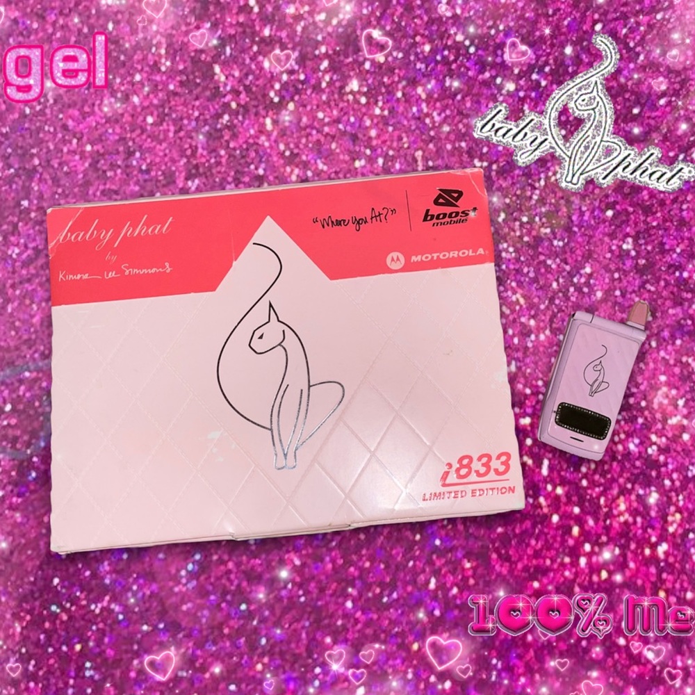 ‼️ITEM HAS ALREADY BEEN SOLD‼️ Thinking if selling my rare baby phat Motorola💗